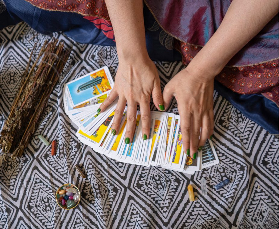 Tarot card reading with green nails